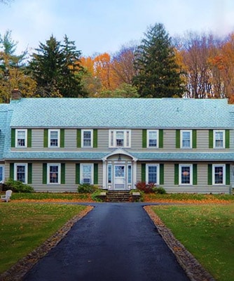 exterior view of Maple Springs Inn